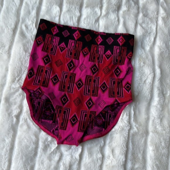 New - 🌺free people happiness run jacquard Aztec brief short in fuchsia - Picture 4 of 5